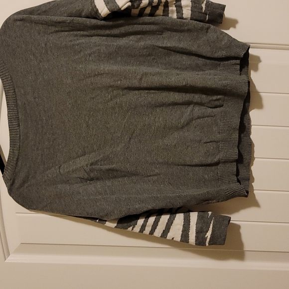 Sweater - Picture 3 of 5